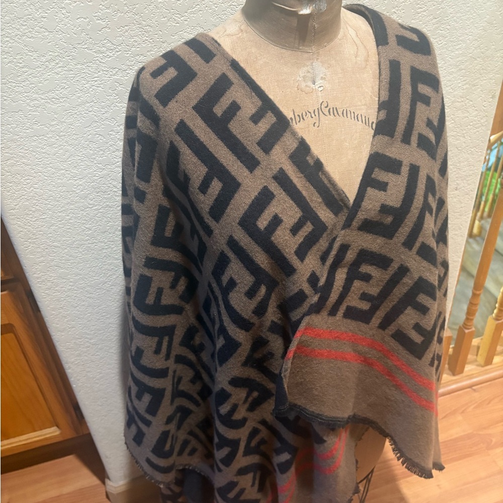 Fendi Elegant Designer Patterned Women's Poncho
